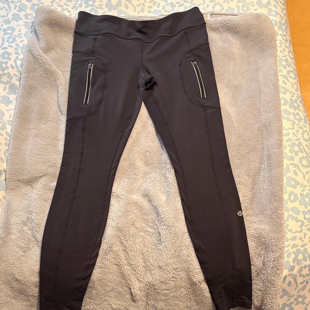 EUC Lululemon Black full Length Leggings with Reflective Zipper Pockets Size 8